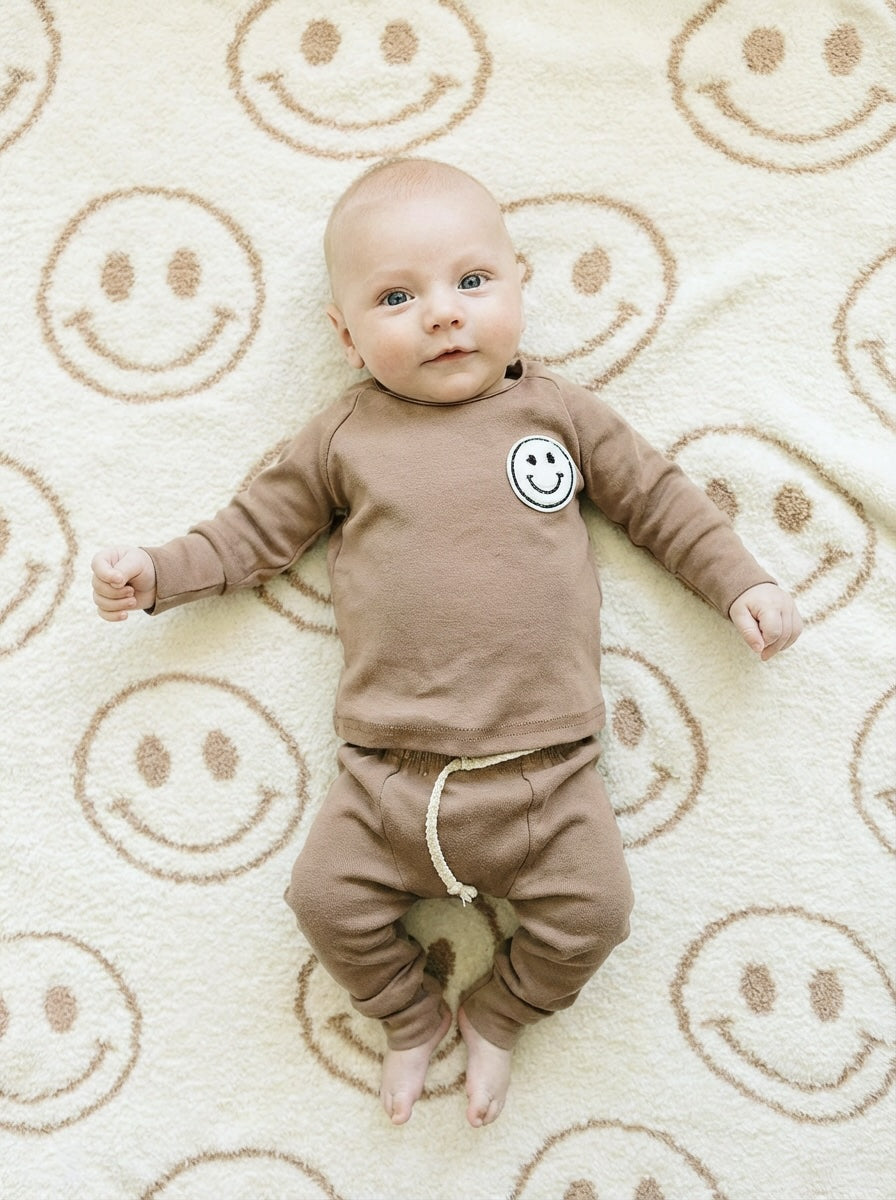 Smiley Fuzzy Blanket | Latte – LUCKY PANDA KIDS