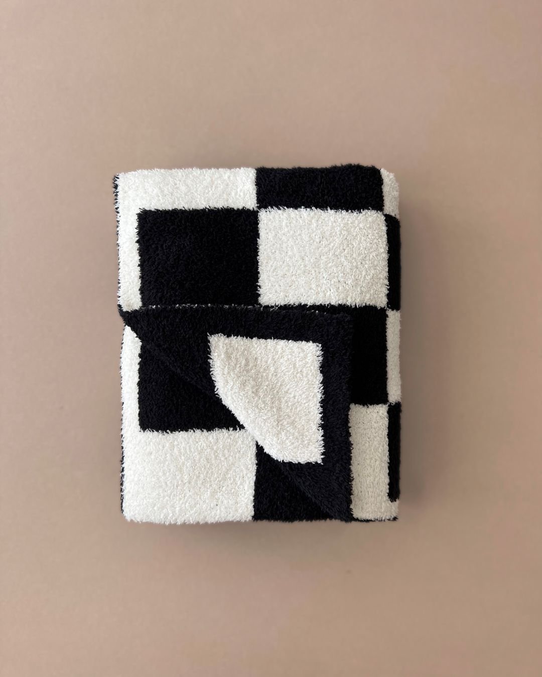 Checkered Plush Blanket | Black - Plush Blanket - LUCKY PANDA KIDS