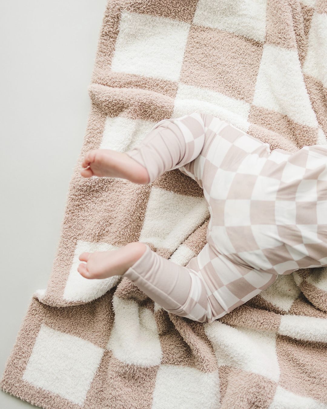 Checkered Plush Blanket | Latte - Plush Blanket - LUCKY PANDA KIDS