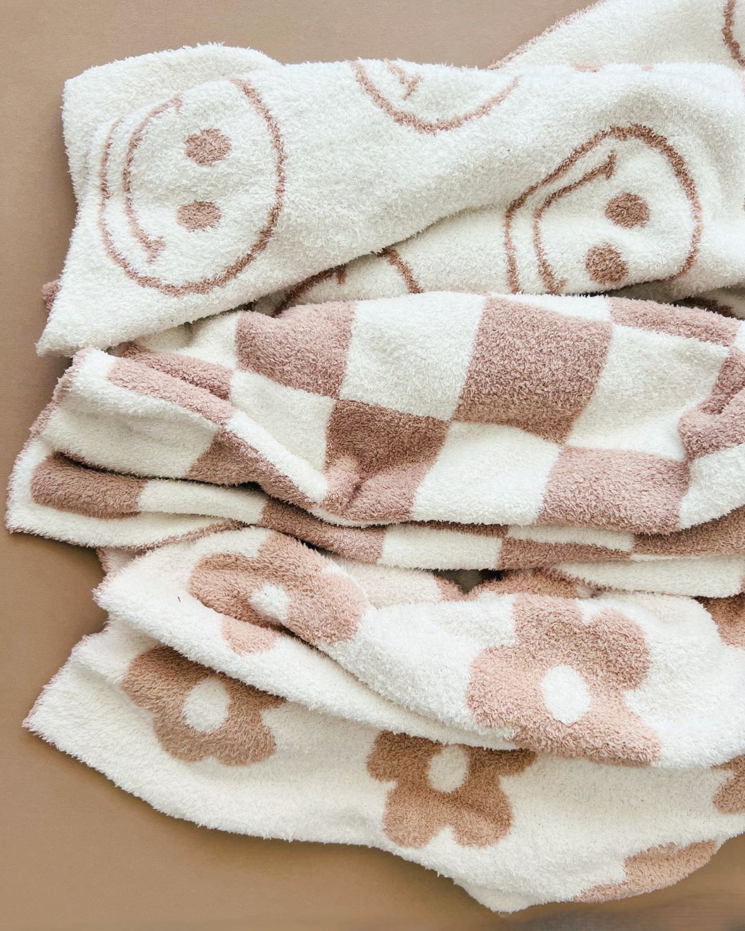 Checkered Plush Blanket | Latte - Plush Blanket - LUCKY PANDA KIDS