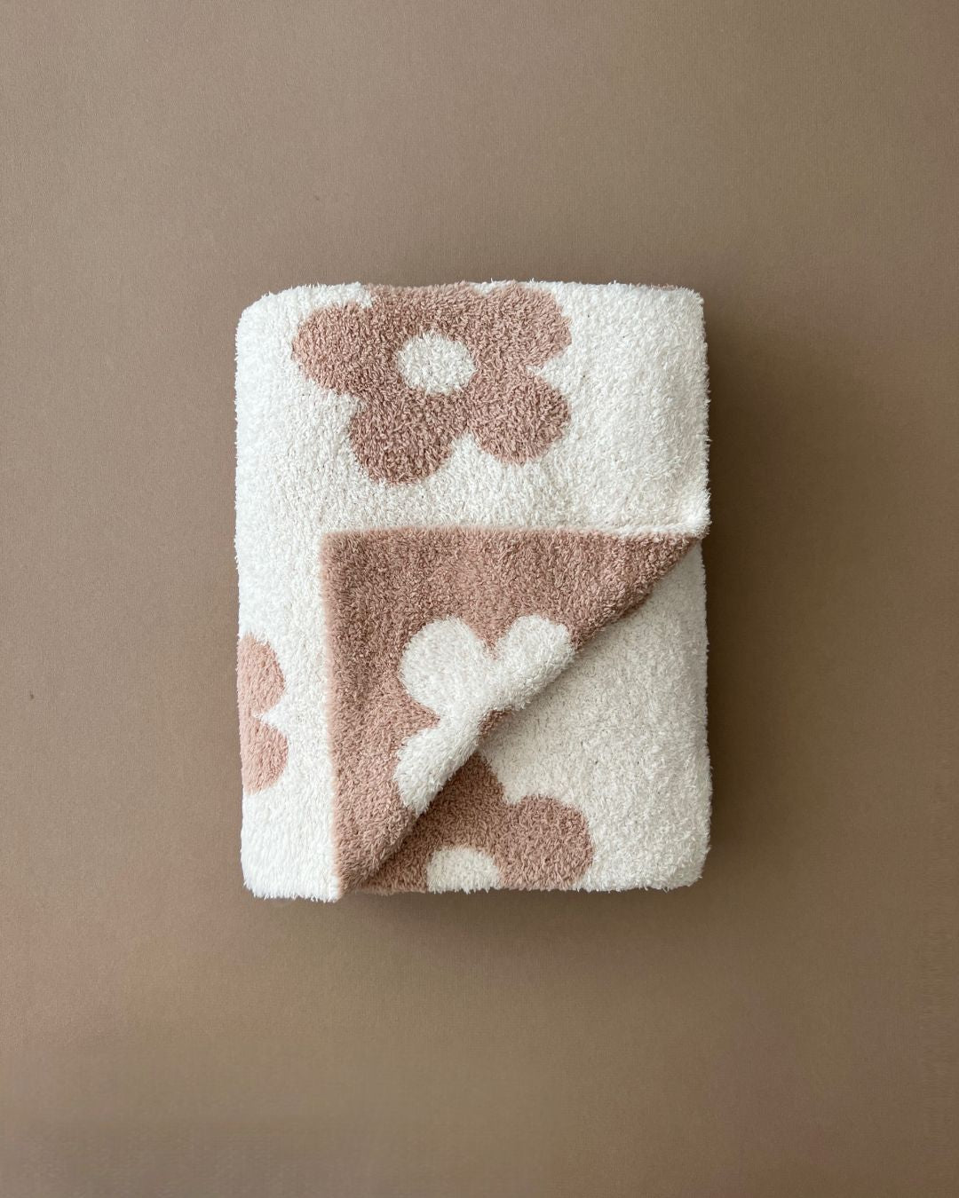Daisy Fuzzy Blanket | Latte - Plush Blanket - LUCKY PANDA KIDS