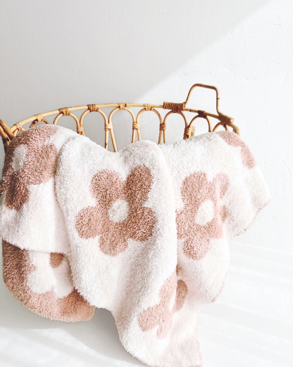 Daisy Fuzzy Blanket | Latte - Plush Blanket - LUCKY PANDA KIDS
