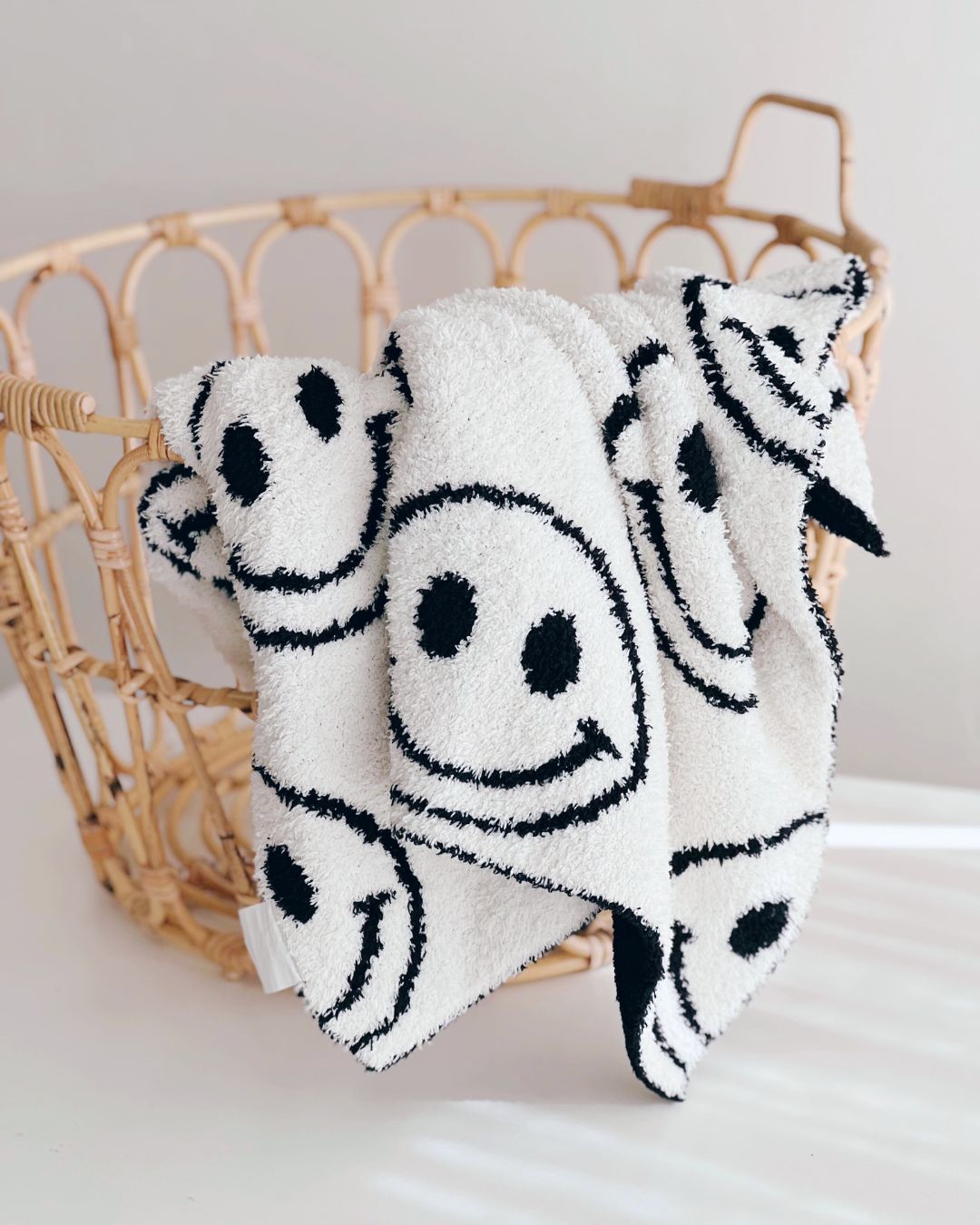 Smiley Fuzzy Blanket | Black - Plush Blanket - LUCKY PANDA KIDS