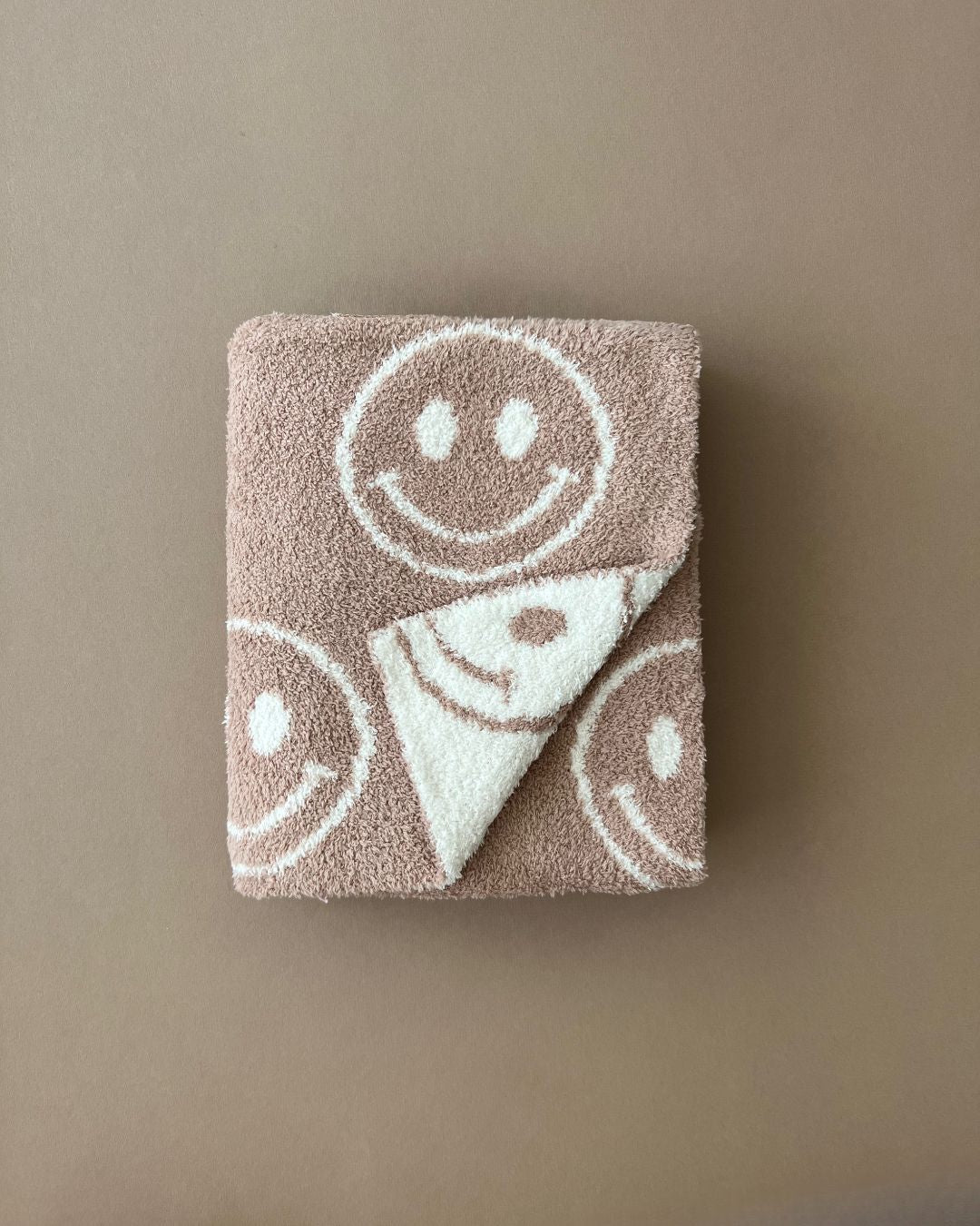 Smiley Fuzzy Blanket | Latte - Plush Blanket - LUCKY PANDA KIDS