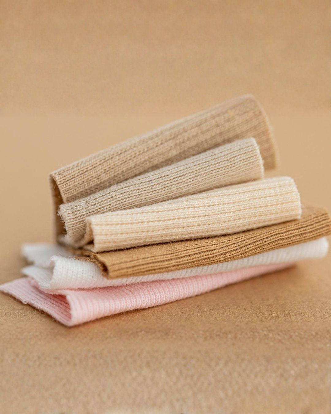 Natural vs. Synthetic: Choosing Safe, Comfortable Fabrics for Baby Clothes