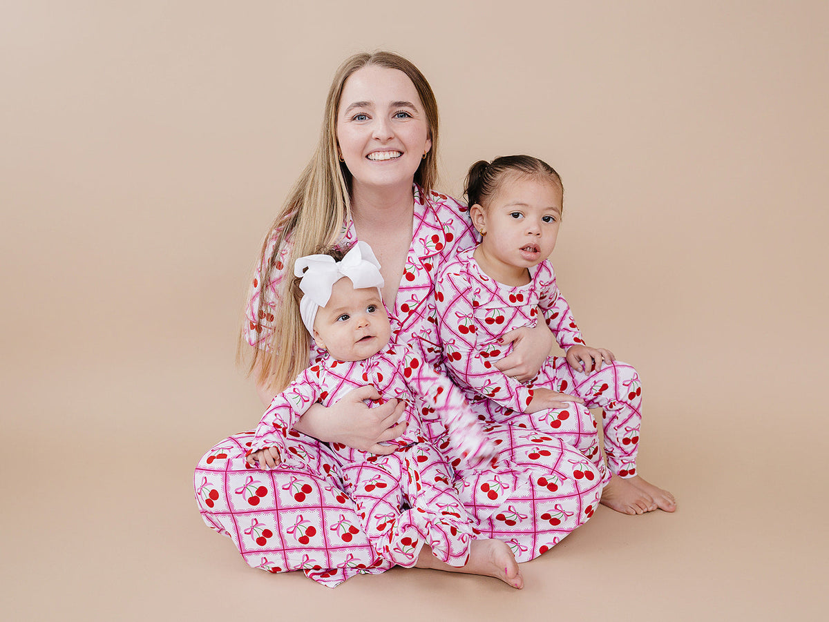 Adorable Matching Sibling Outfit Ideas (Brothers, Sisters &amp; Twins!)