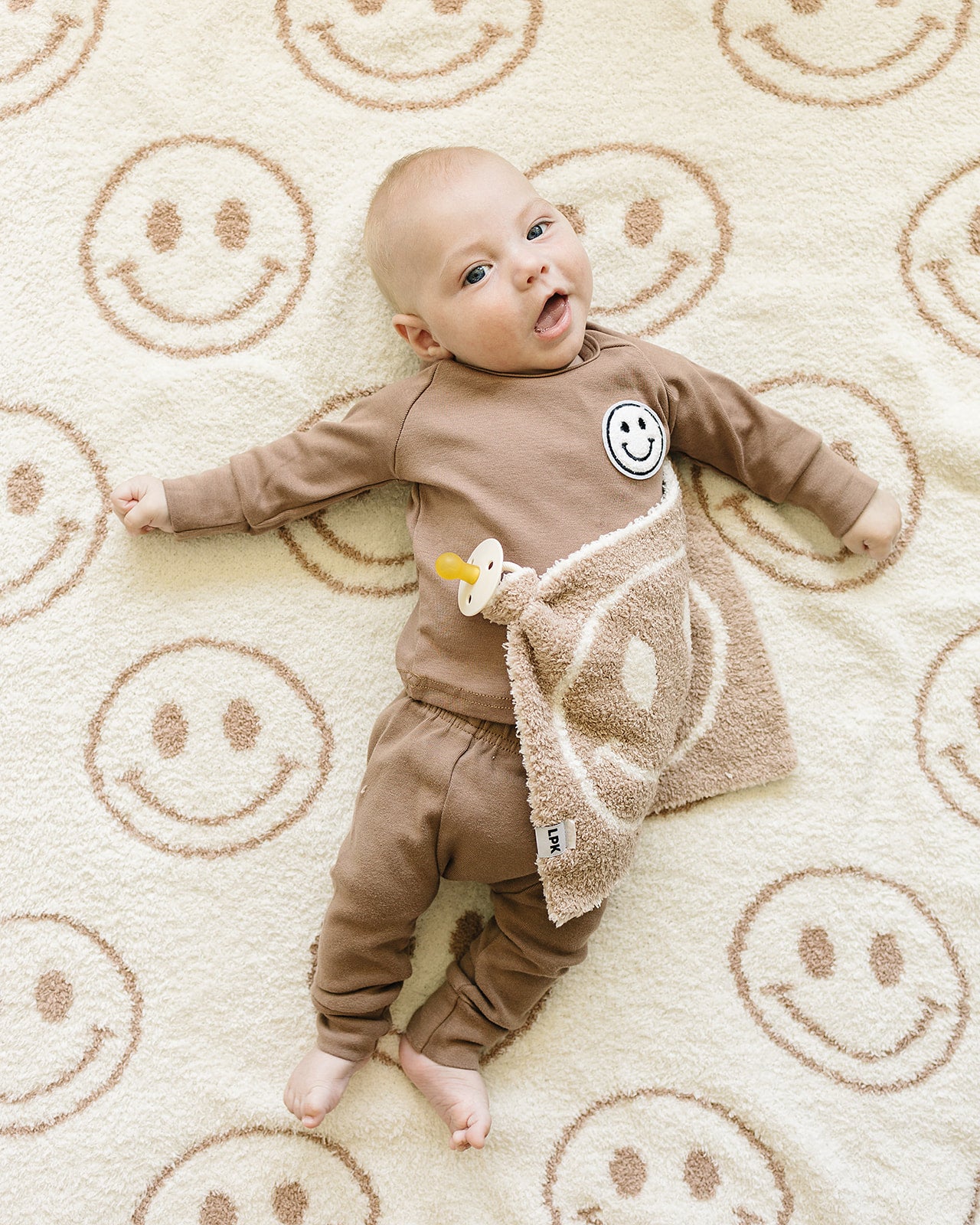 Smiley Fuzzy Blanket | Latte – LUCKY PANDA KIDS