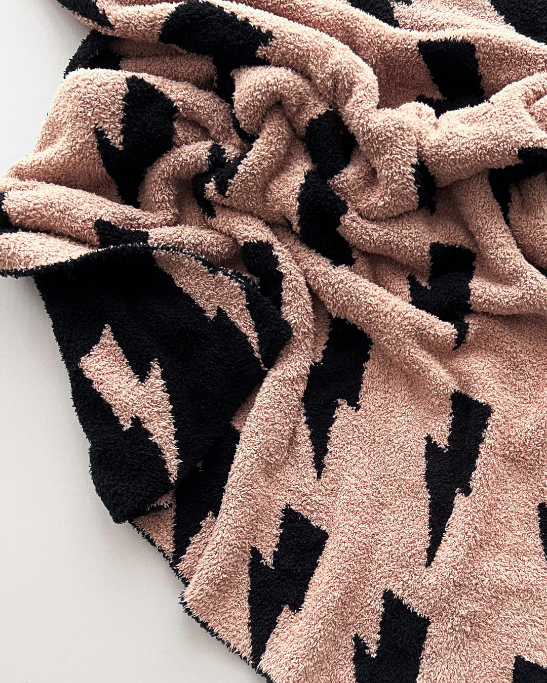 Lightning Bolt Fuzzy Blanket | Mocha