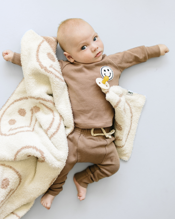 Smiley Fuzzy Blanket | Latte