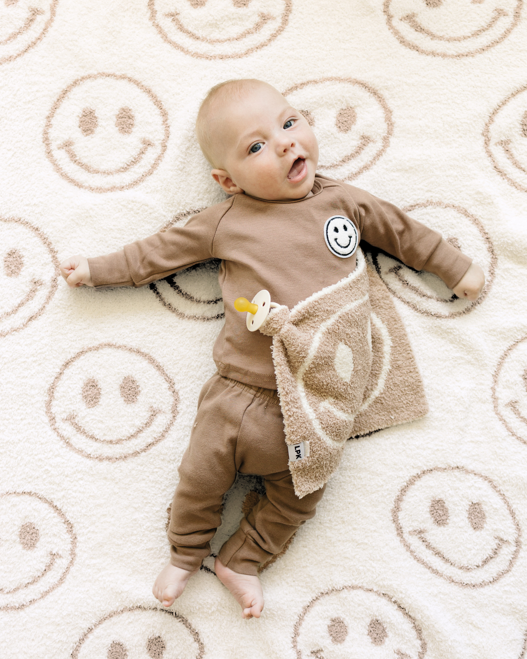 Smiley Fuzzy Blanket | Latte