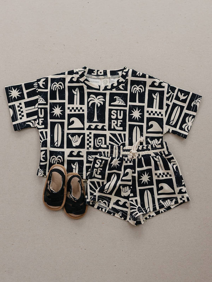 Coastal Club Cotton Shorts Set — toddler in coastal-print summer two-piece, Lucky Panda Kids
Lucky Panda Kids Coastal Club Cotton Shorts Set flat lay — Summer1 Collection
Close-up of Coastal Club Cotton Shorts Set showing coastal print and soft cotton weave
Child wearing Coastal Club Cotton Shorts Set at the beach — Lucky Panda Kids summer style
Coastal Club Cotton Shorts Set NB to 9Y — Lucky Panda Kids Summer1 Collection
