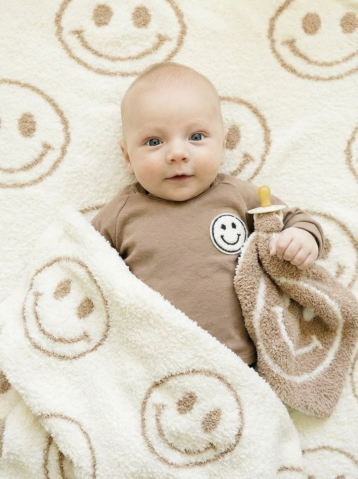 Smiley Fuzzy Blanket | Latte
