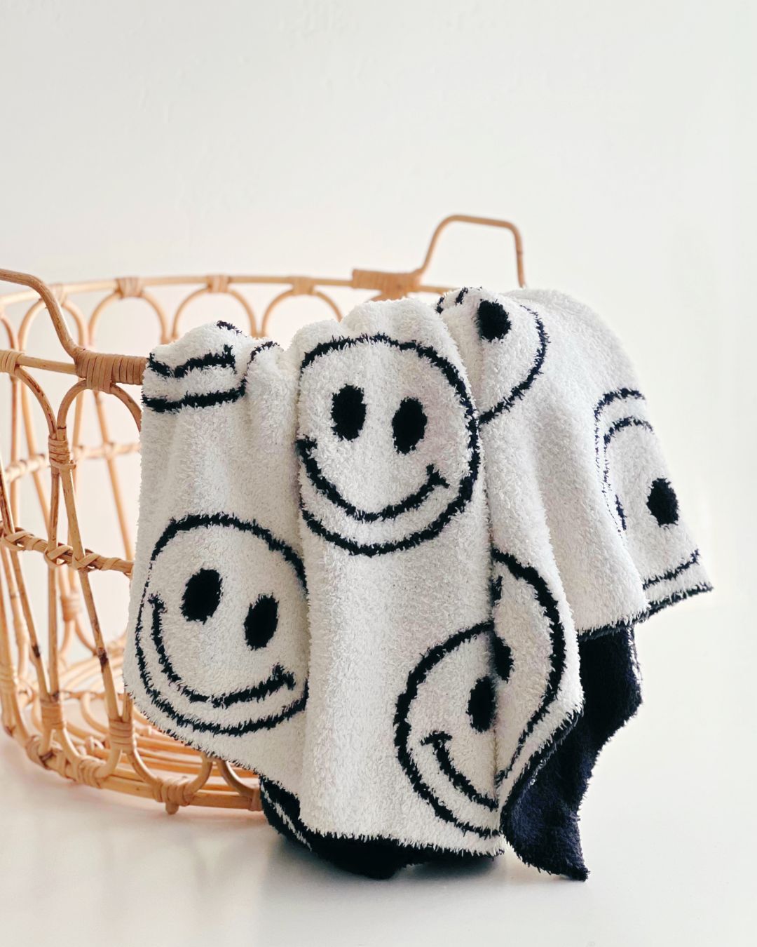 Smiley Fuzzy Blanket | Black - Plush Blanket - LUCKY PANDA KIDS